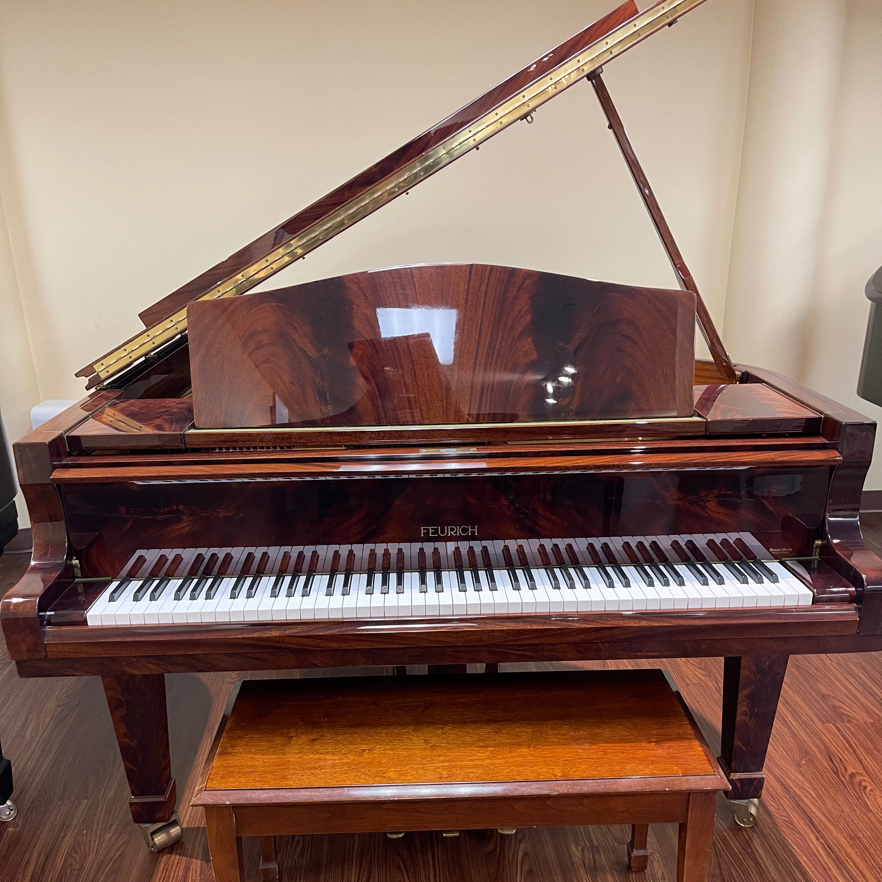 0DDC3B6B-6AA5-4647-8CEE-