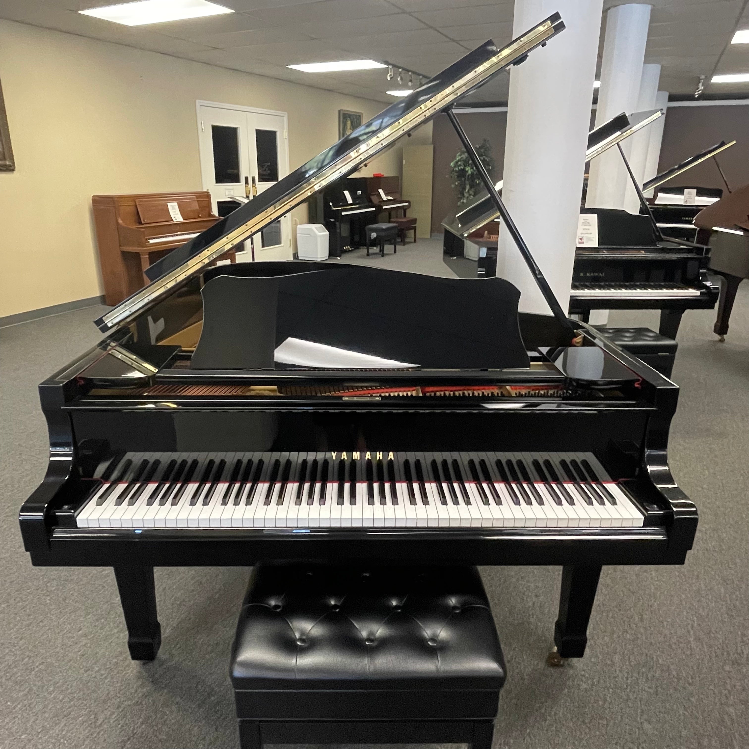 グランドピアニスト/Grand Pianist with YAMAHA Yamaha Acoustic Grand Pianos | Faust Harrison Pianos